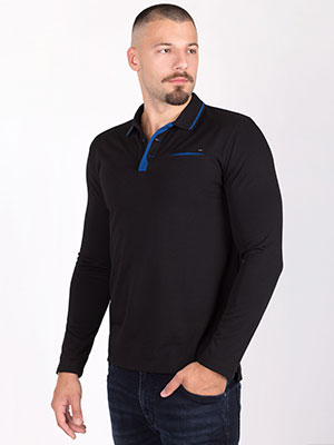 item:Черна блуза с яка и сини акценти - 18250 - 49.00 лв