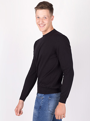 Памучен пуловер в черно - 35280 - 48.00 лв