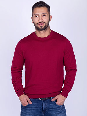 Пуловер от фино плетиво в бордо - 35298 78.00 лв img1