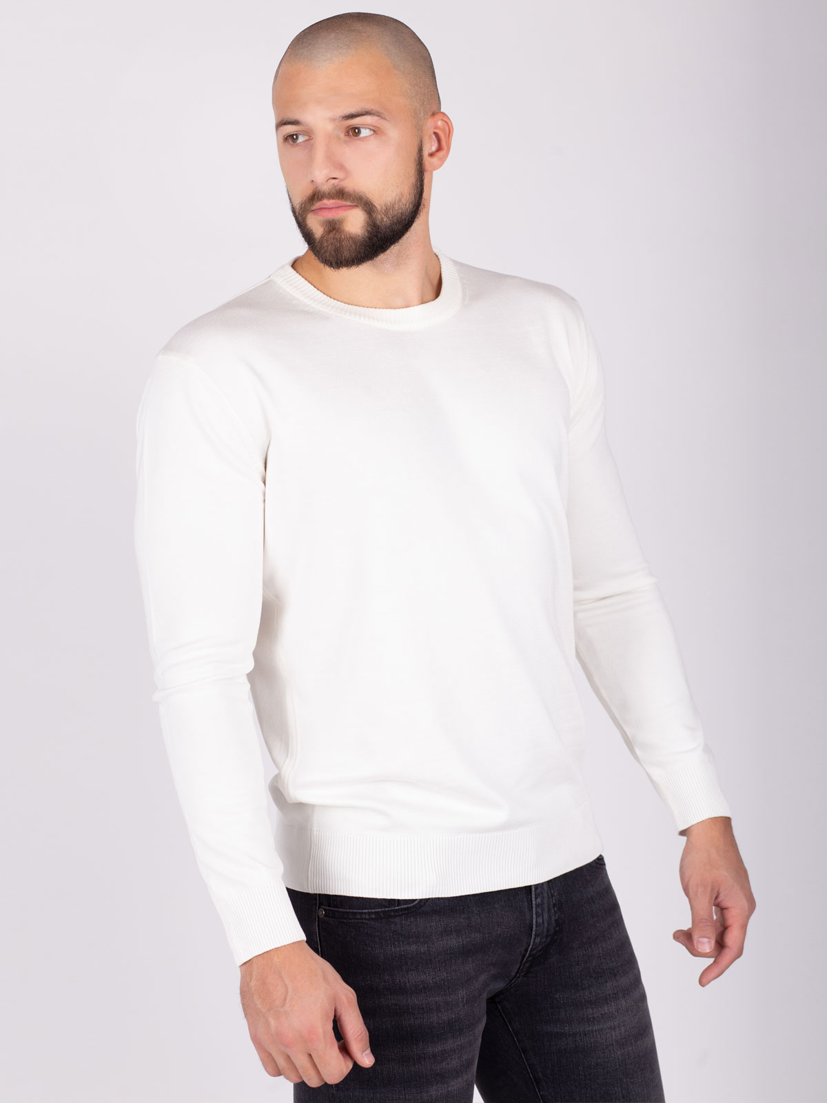 Бял мъжки пуловер от фино плетиво - 35307 78.00 лв img1