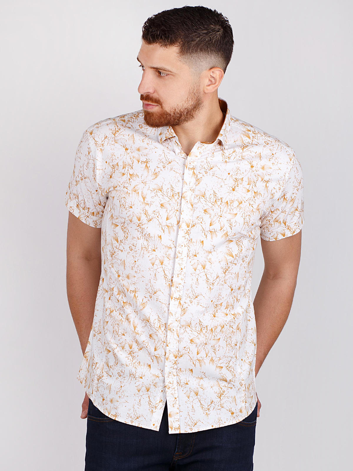 Бяла риза с флорален принт в цвят горчиц - 80219 29.00 лв img2