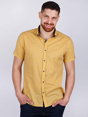 Жълта вталена риза със ситен принт - 80221 - 39.00 лв