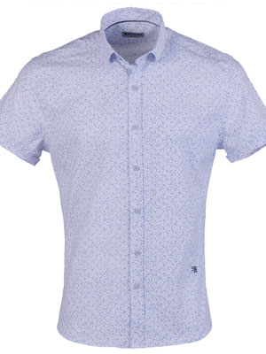 Риза в бяло със ситни сини фигури - 80231 - 69.00 лв