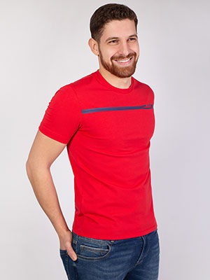 Червена тениска със син печат - 96389 - 39.00 лв