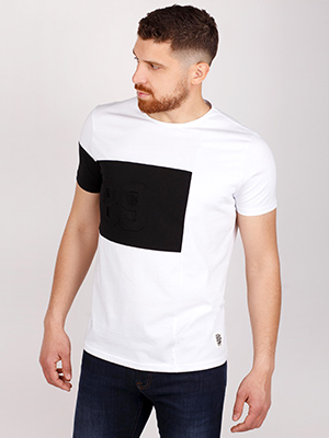 Бяла тениска с черен печат  - 96413 - 29.00 лв