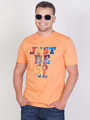 Тениска с многоцветен принт - 96422 - 42.00 лв