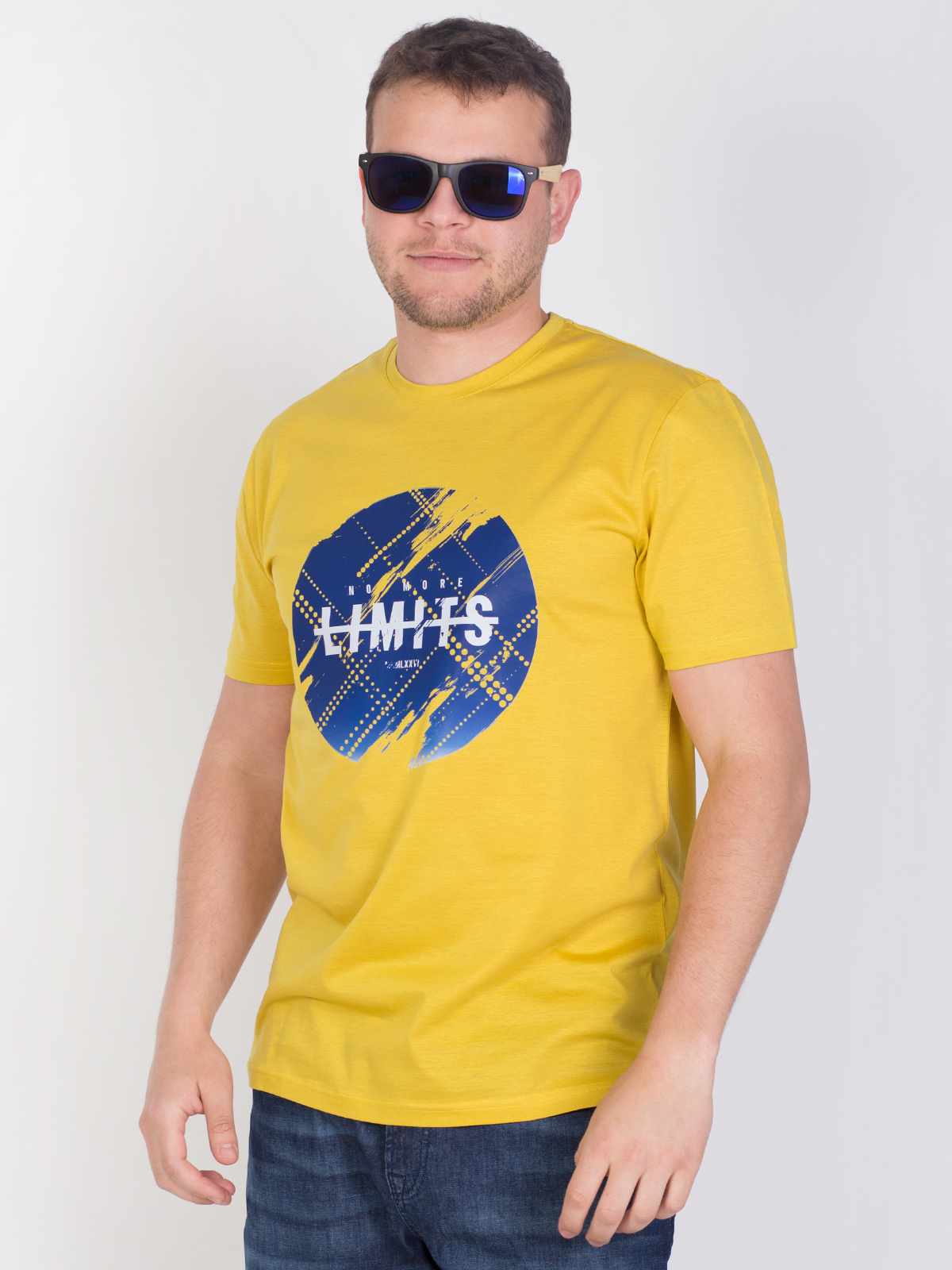 Жълта тениска със син печат - 96437 42.00 лв img1