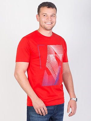 Тениска в червено с печат вълни - 96439 - 42.00 лв