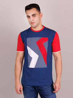 Тениска с щампа и червен гръб - 96449 - 42.00 лв