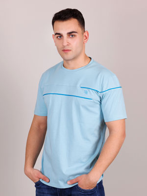 Тениска в светло синьо с лого - 96454 - 39.00 лв