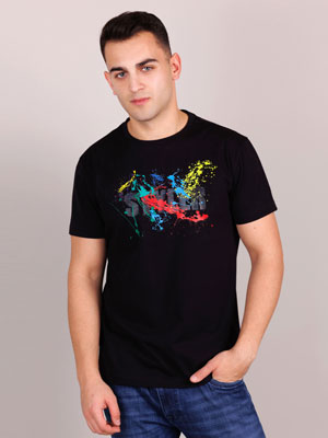 Тениска в черно с ефектен печат - 96459 - 42.00 лв