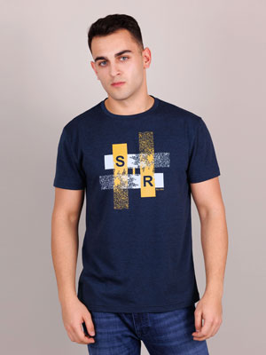 Тениска в синьо с цветен печат - 96461 - 42.00 лв