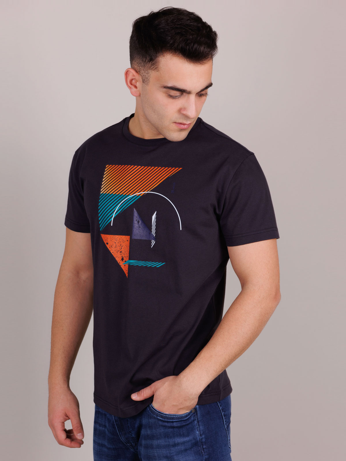 Тениска с геометрични фигури - 96462 34.00 лв img4