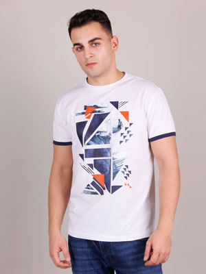 Тениска в бяло с летен принт - 96464 - 42.00 лв