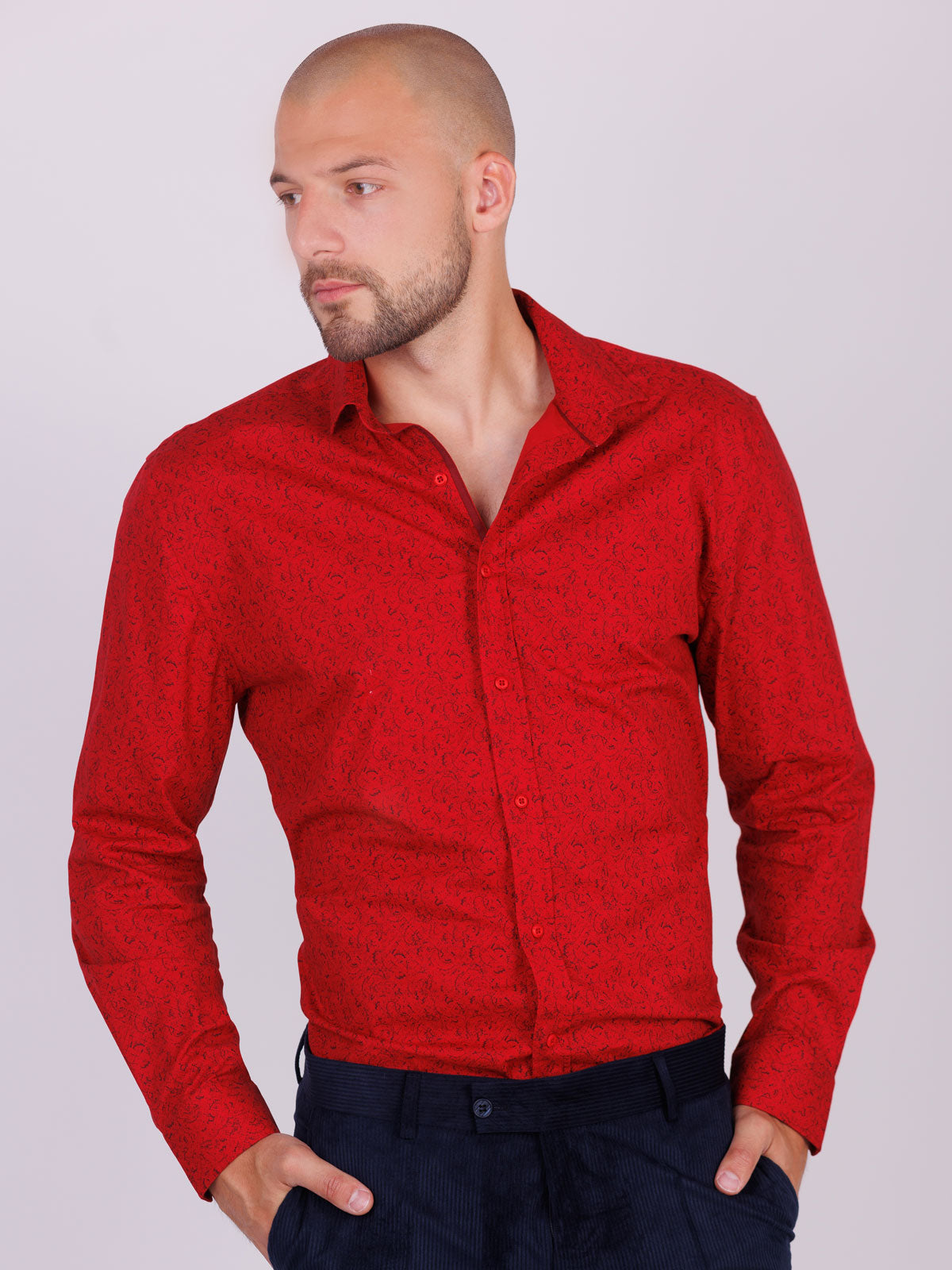 Елегантна риза в червено