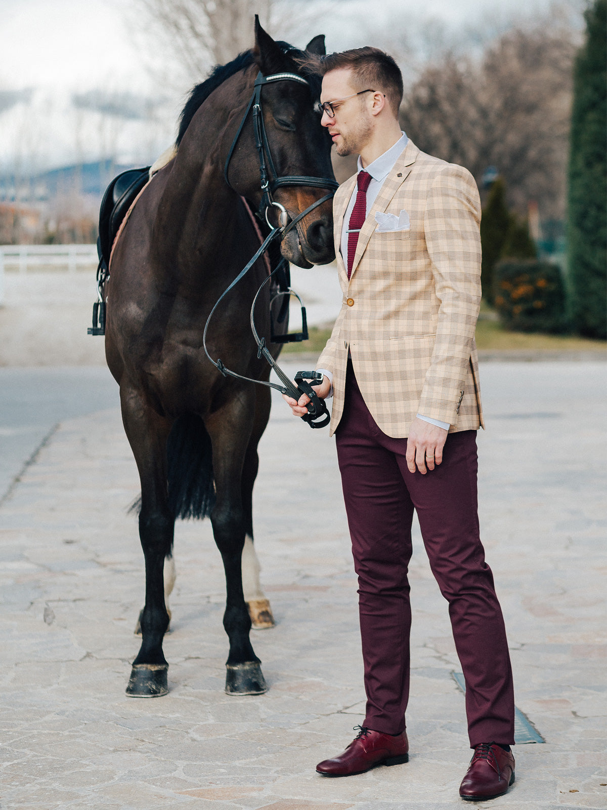 Бежово сако на каре