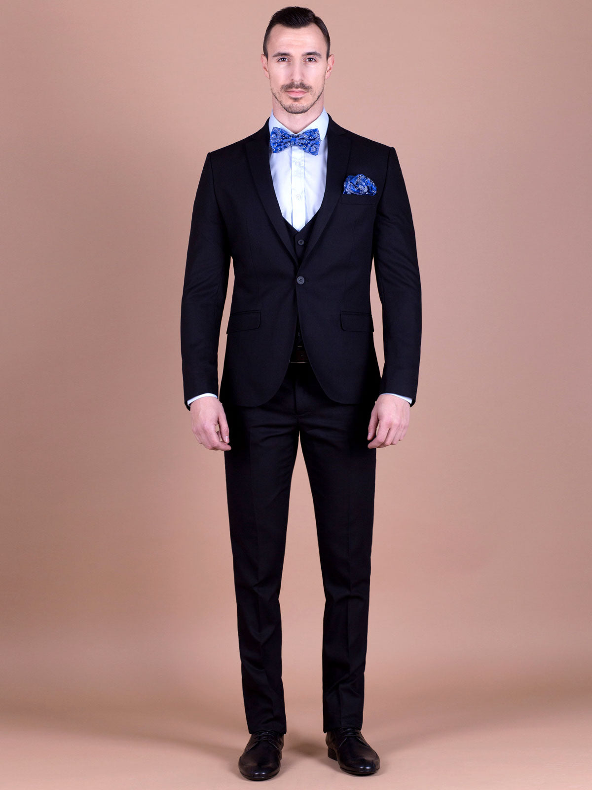 Елегантен мъжки костюм