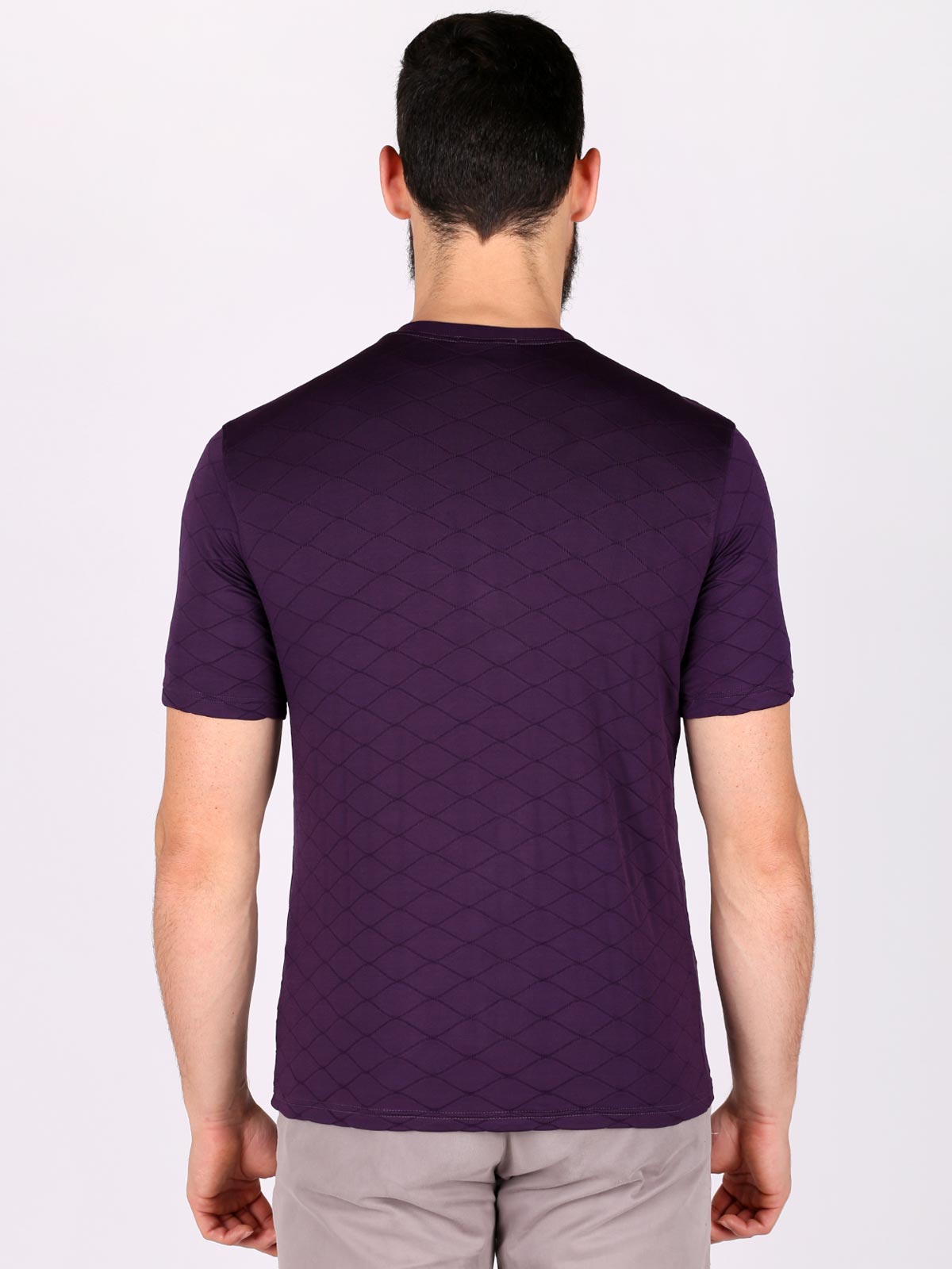 Тъмно лилава тениска на ромбове