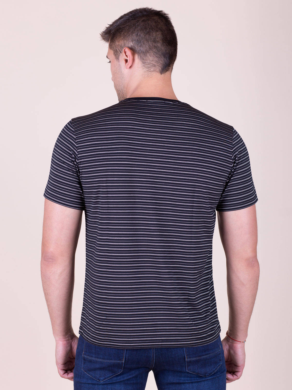 Тениска в черно с бяло и сиво райе