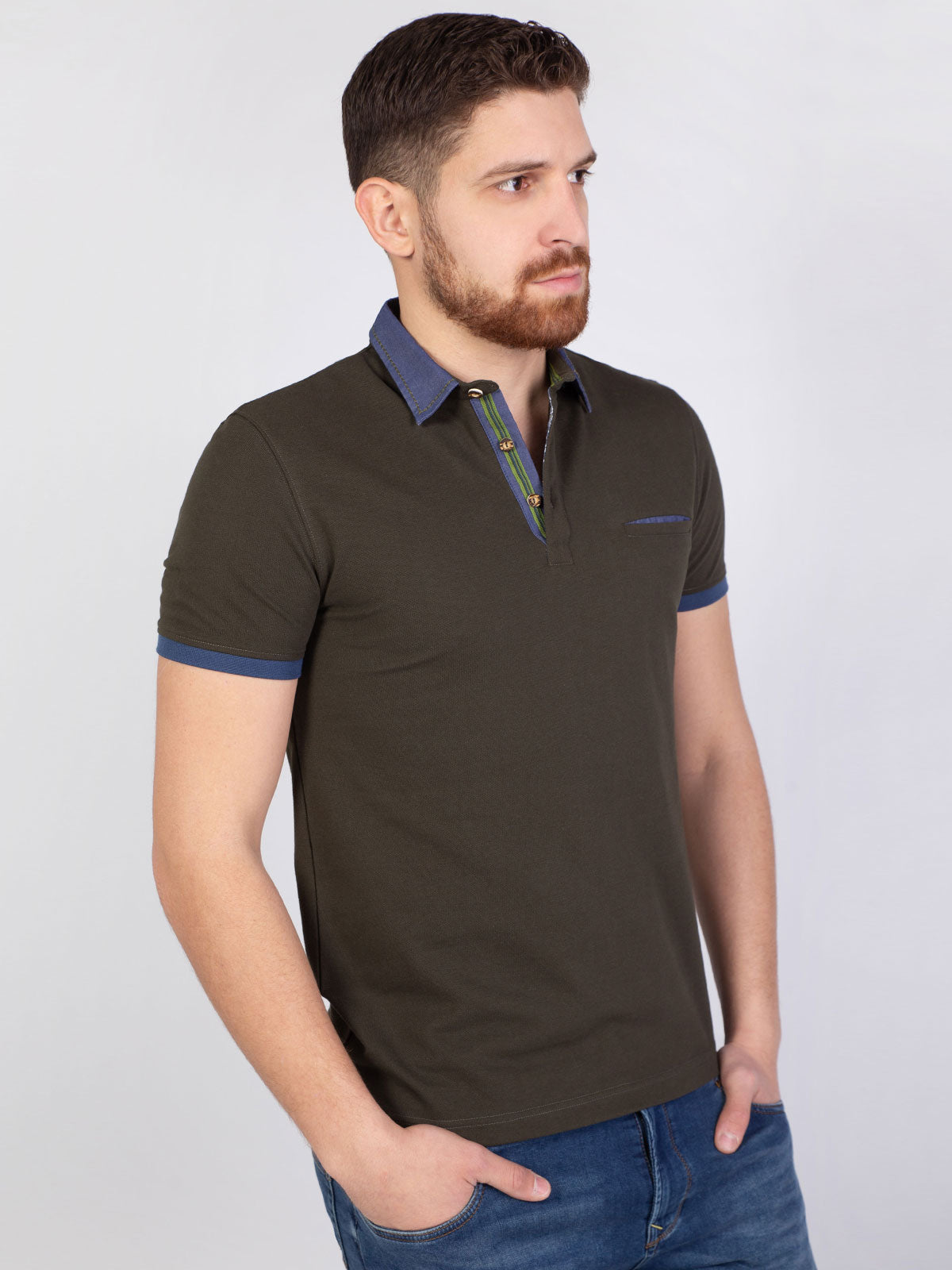 Тениска в зелено с дънкова яка