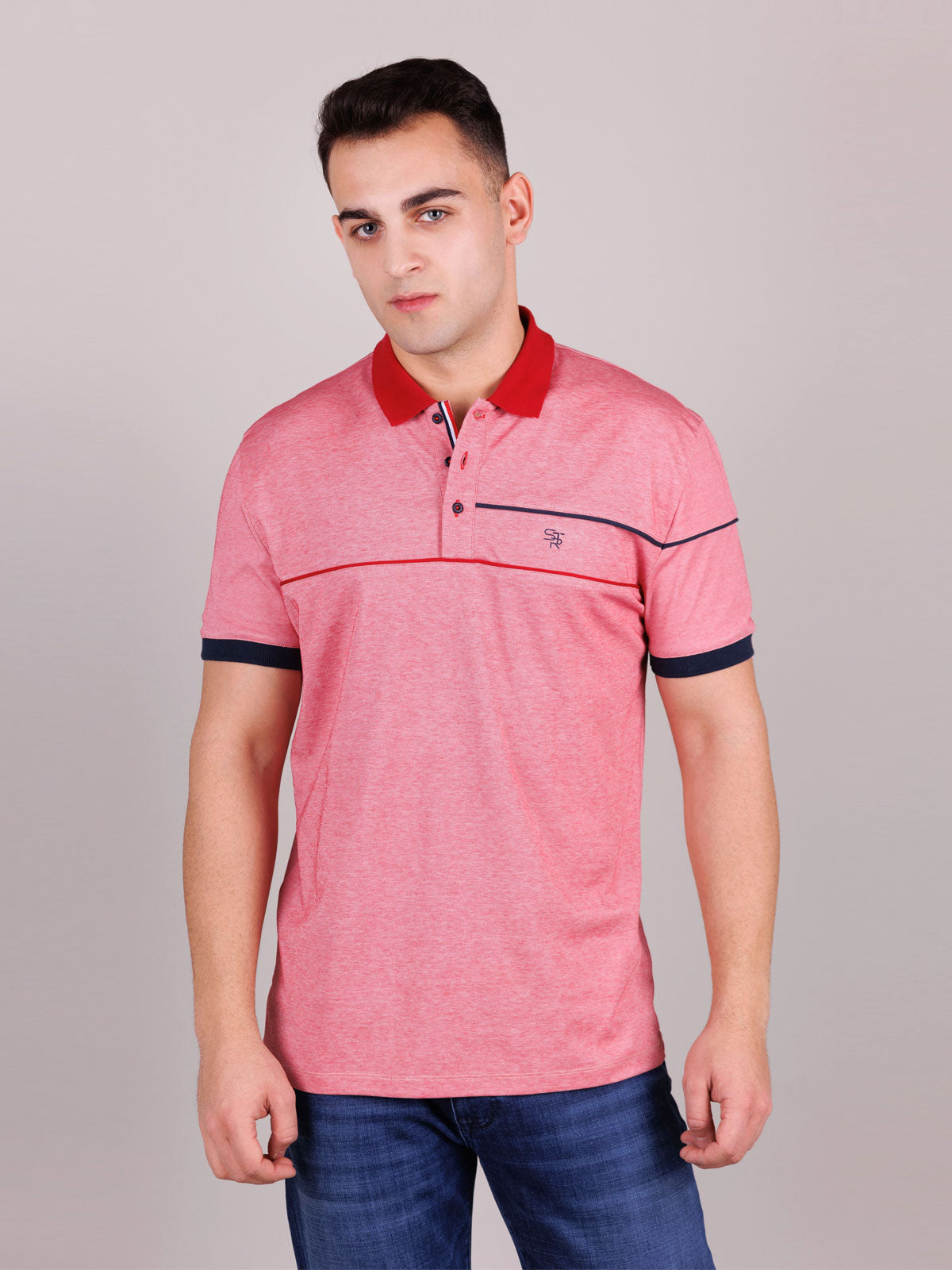 Тениска в червено с плетена яка