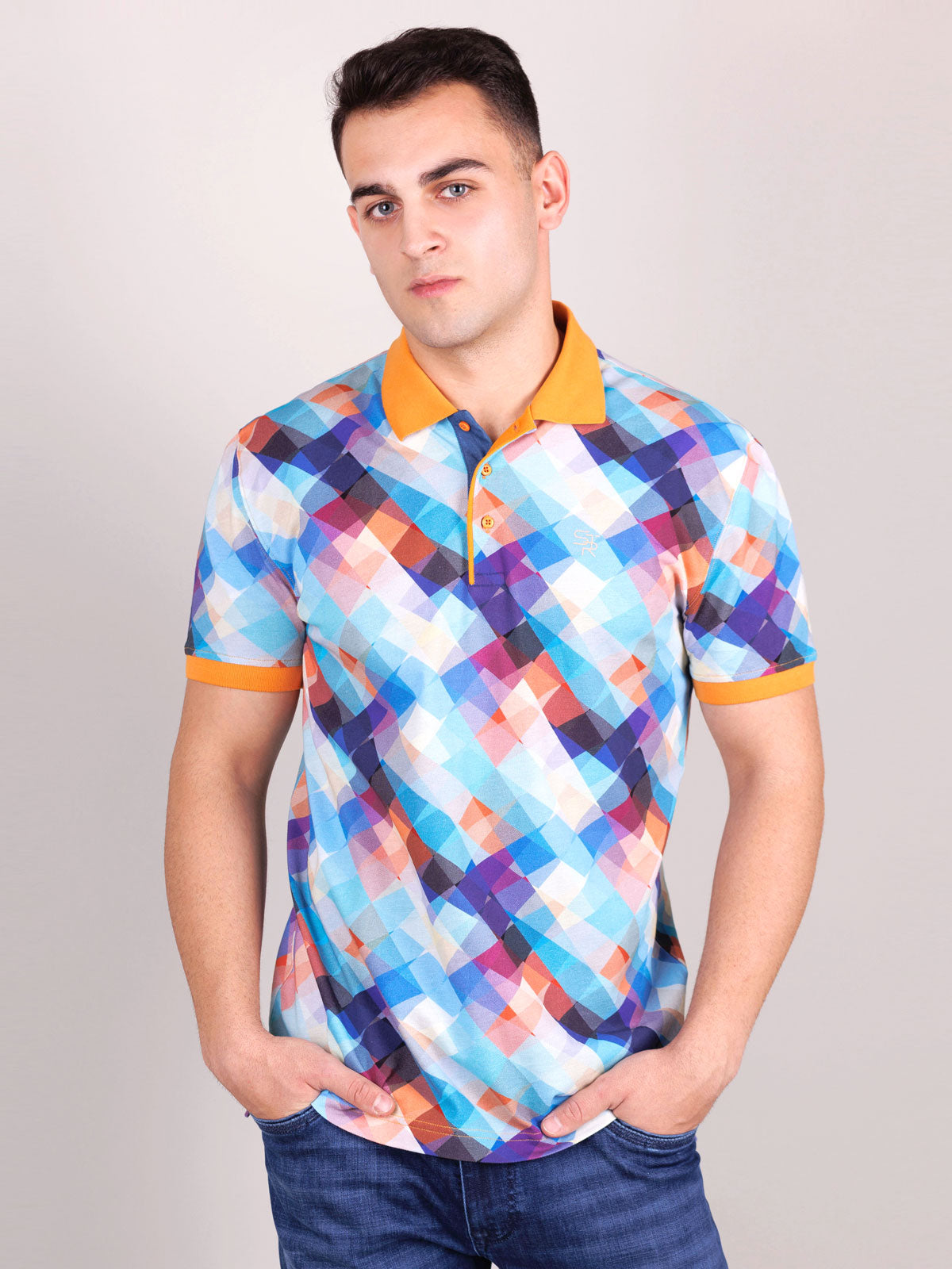 Тениска с многоцветни квадрати